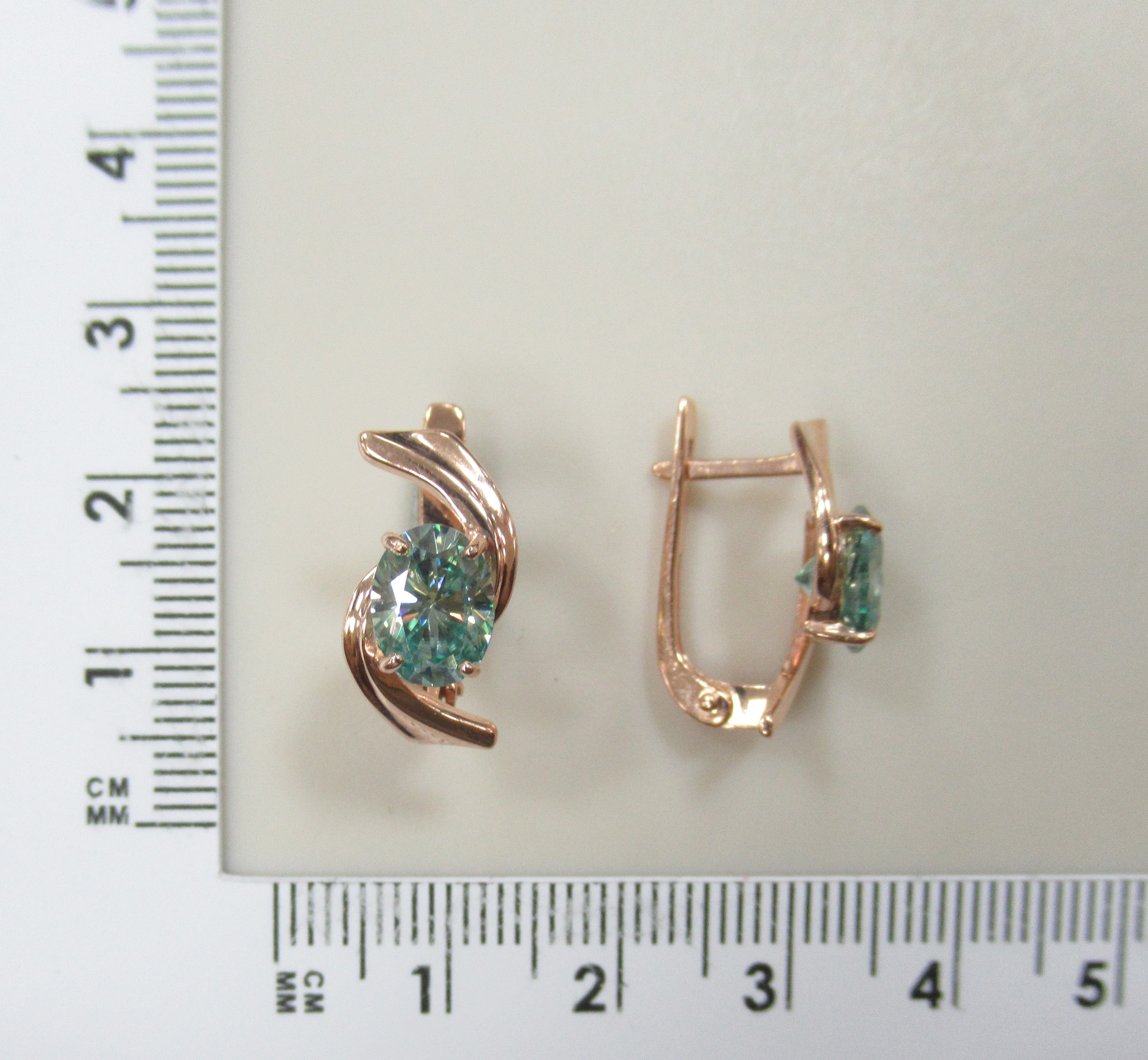 Серебряные серьги с муассанитами Параиба